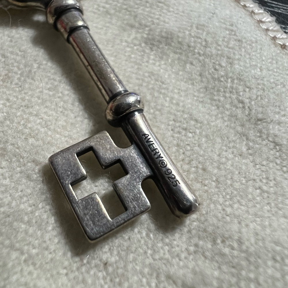 Retired James Avery 925 Silver Key of St Mary Pendant on James Avery Chain - Picture 7 of 11